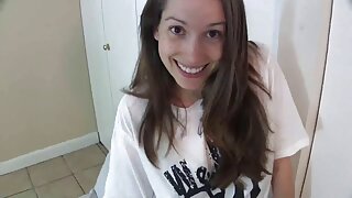 Bučna najbolji porno video plavuša Prinzzess prstima buši svoju macu